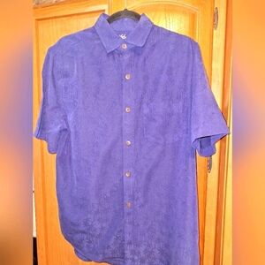A Caribbean men's short sleeve button-down in a size medium.  Palm trees